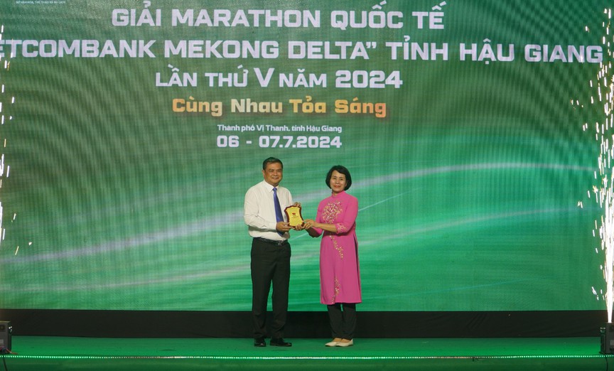 Hậu Giang khai mạc giải Marathon quốc tế Vietcombank Mekong Delta lần thứ V- Ảnh 2.