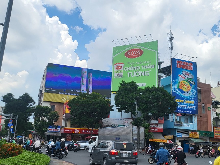 TP. Cần Thơ tăng cường kiểm tra xử lý vi phạm quảng cáo ngoài trời- Ảnh 1.