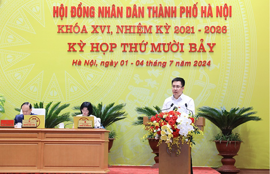 Phó trưởng Ban Kinh tế - Ngân sách (HĐND TP. Hà Nội) Vũ Ngọc Anh báo cáo thẩm tra.