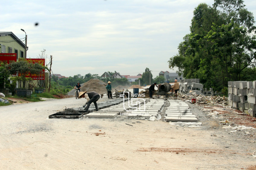 Thi công tuyến đường liên kết kết nối các tỉnh: Thái Nguyên - Bắc Giang - Vĩnh Phúc, đoạn qua phường Đông Cao (TP. Phổ Yên).