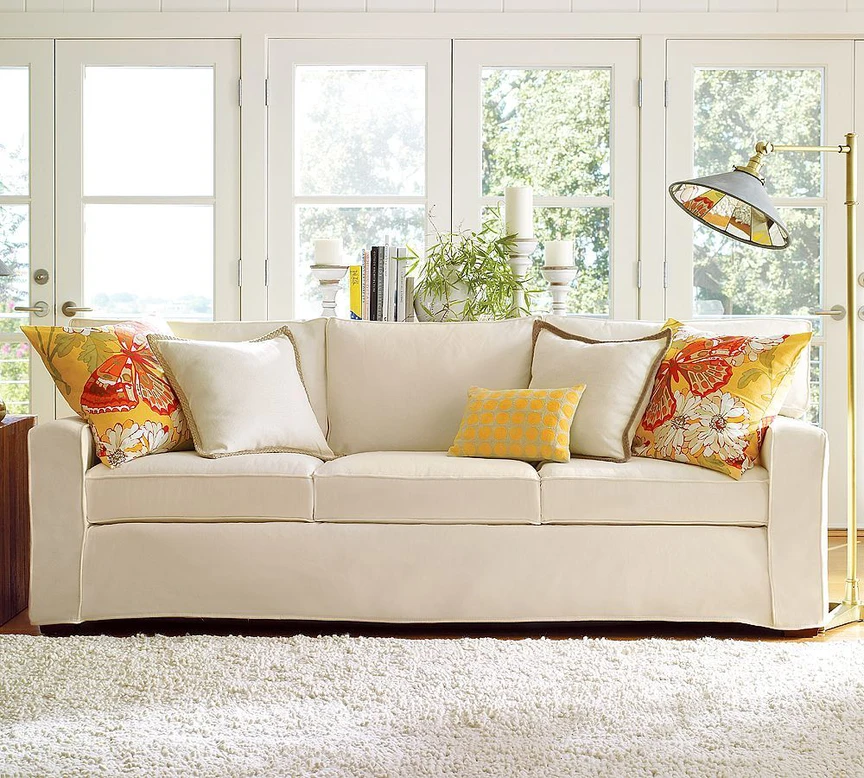 Phối hợp ghế sofa và gối ôm họa tiết trang trí Tết- Ảnh 3.