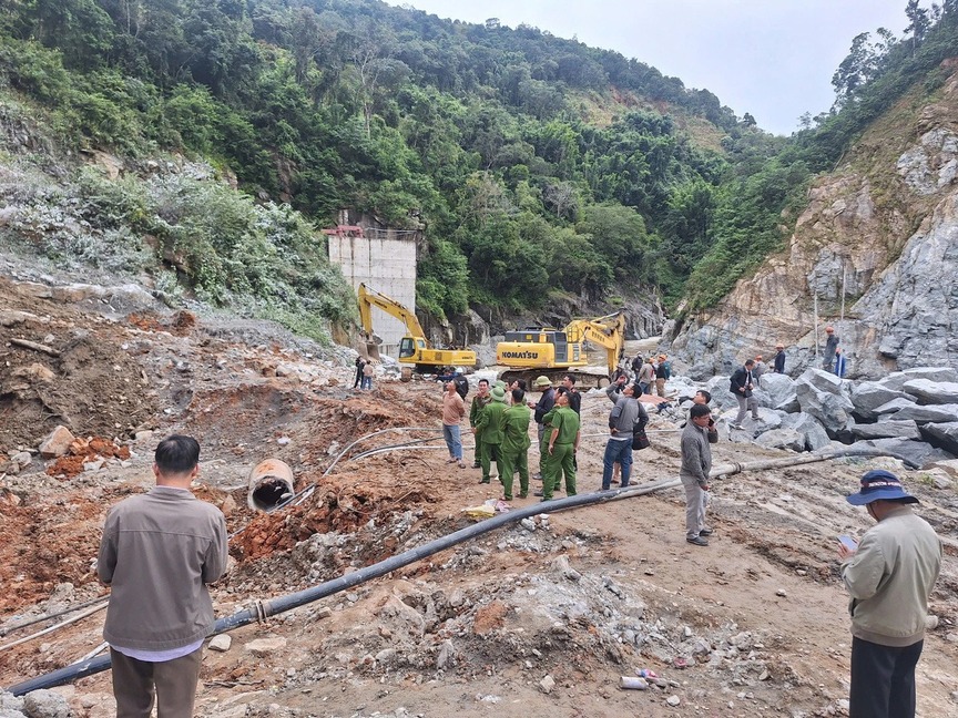 Bộ Công an và Bộ Xây dựng vào cuộc vụ sập giàn giáo công trình thủy điện khiến 3 người chết, 2 người mất tích ở Kon Tum- Ảnh 1.