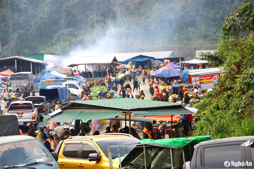 Chợ phiên ngày Tết- Ảnh 1.