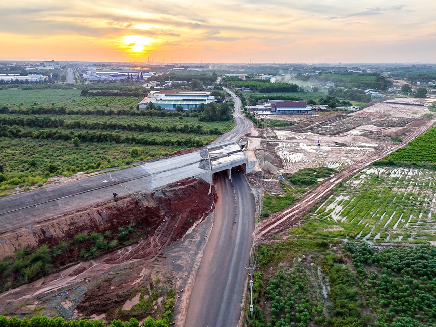 Cao tốc Biên Hòa - Vũng Tàu đã được tỉnh giàu bậc nhất Việt Nam bàn giao hơn 250ha mặt bằng- Ảnh 1.