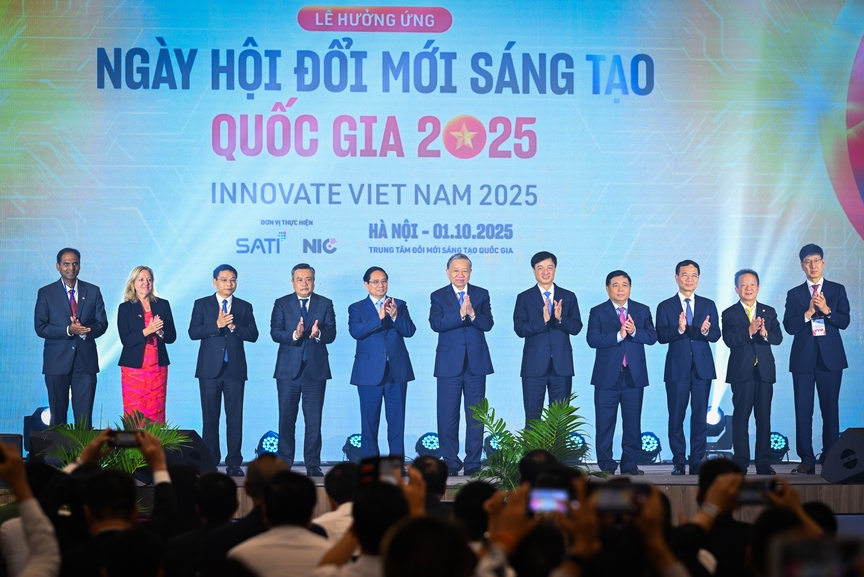 Tiếp tục đẩy mạnh ứng dụng AI, “siêu cảng” Việt Nam SuperPort™ của T&T Group gây ấn tượng mạnh tại VIIE 2025- Ảnh 1.