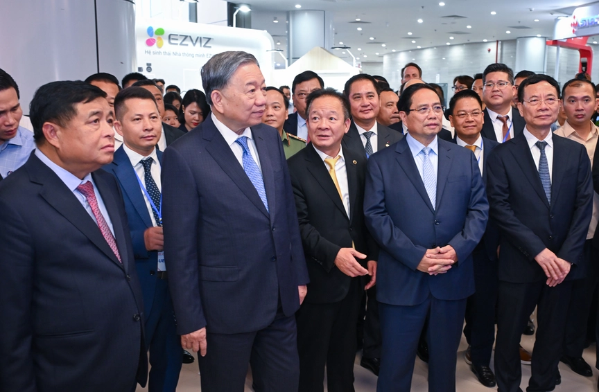 Tiếp tục đẩy mạnh ứng dụng AI, “siêu cảng” Việt Nam SuperPort™ của T&T Group gây ấn tượng mạnh tại VIIE 2025- Ảnh 2.