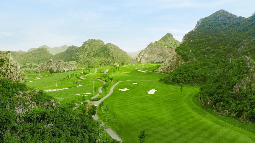 Legend Valley Country Club: Từ vùng đầm lầy hoang sơ đến "thiên đường golf" giữa lòng Ninh Bình- Ảnh 2. Legend Valley Country Club: Từ vùng đầm lầy hoang sơ đến "thiên đường golf" giữa lòng Ninh Bình- Ảnh 2.