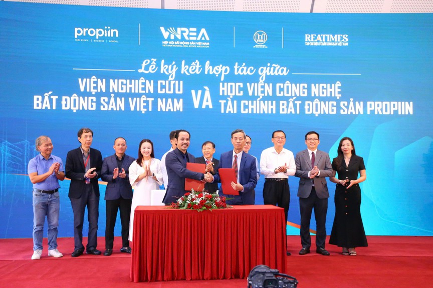 VIRES và Propiin ký kết hợp tác chiến lược, chính thức công bố chương trình đào tạo Mini MBA Bất động sản- Ảnh 2. VIRES và Propiin ký kết hợp tác chiến lược, chính thức công bố chương trình đào tạo Mini MBA Bất động sản- Ảnh 2.