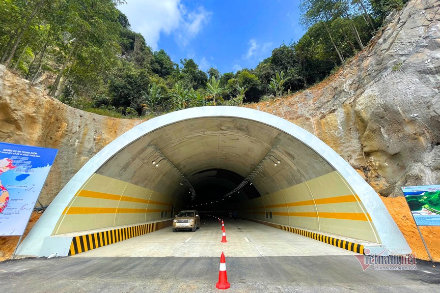 Hầm xuyên núi nằm trên tuyến đường bao biển có phong cảnh đẹp nhất Việt Nam: Thiết kế đặc biệt, kết nối 2 di sản, có 'bóng dáng' của vua hầm Đèo Cả- Ảnh 4. Hầm xuyên núi nằm trên tuyến đường bao biển có phong cảnh đẹp nhất Việt Nam: Thiết kế đặc biệt, kết nối 2 di sản, có 'bóng dáng' của vua hầm Đèo Cả- Ảnh 4.