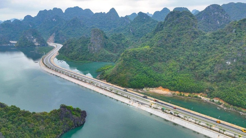 Hầm xuyên núi nằm trên tuyến đường bao biển có phong cảnh đẹp nhất Việt Nam: Thiết kế đặc biệt, kết nối 2 di sản, có 'bóng dáng' của vua hầm Đèo Cả- Ảnh 1. Hầm xuyên núi nằm trên tuyến đường bao biển có phong cảnh đẹp nhất Việt Nam: Thiết kế đặc biệt, kết nối 2 di sản, có 'bóng dáng' của vua hầm Đèo Cả- Ảnh 1.