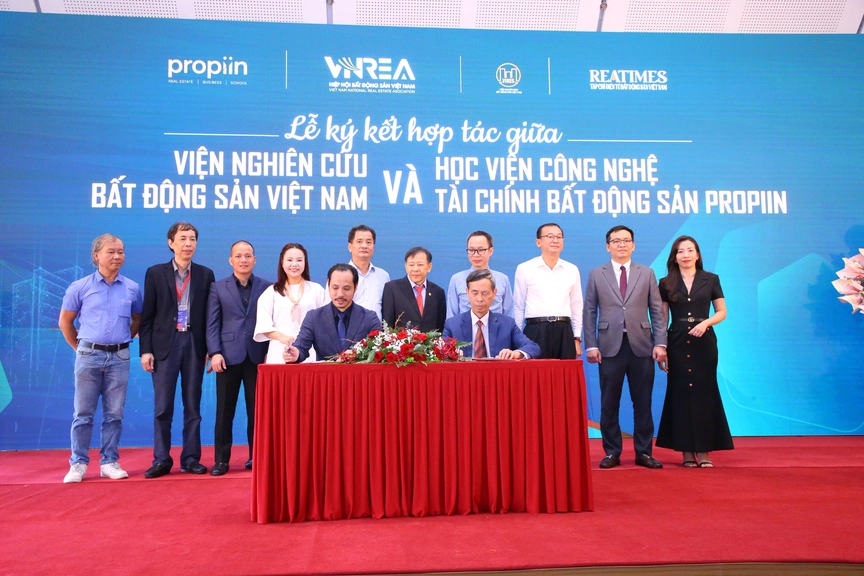 Mini MBA Bất động sản: Mô hình đào tạo tích hợp dẫn dắt “cuộc chơi năng lực” của thị trường bất động sản- Ảnh 1. Mini MBA Bất động sản: Mô hình đào tạo tích hợp dẫn dắt “cuộc chơi năng lực” của thị trường bất động sản- Ảnh 1.