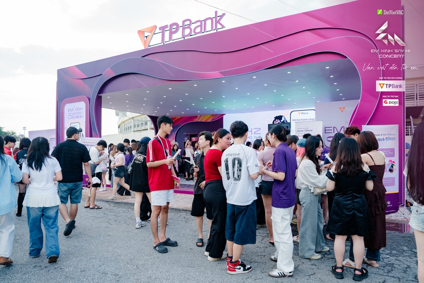 “Phải lòng” Bank Tím tại Em Xinh “Say Hi” Concert Đêm 2- Ảnh 2.