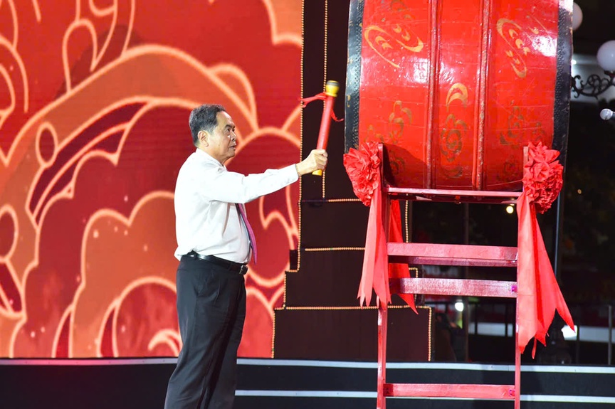 Chủ tịch Quốc hội khởi trống khai Lễ hội mùa thu Côn Sơn - Kiếp Bạc 2025- Ảnh 2. Chủ tịch Quốc hội khởi trống khai Lễ hội mùa thu Côn Sơn - Kiếp Bạc 2025- Ảnh 2.