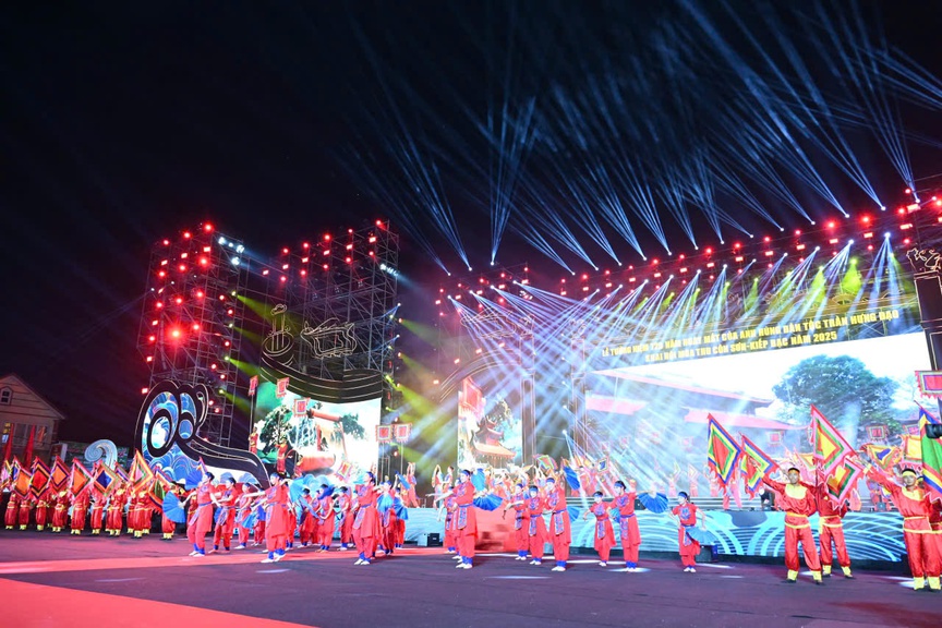 Chủ tịch Quốc hội khởi trống khai Lễ hội mùa thu Côn Sơn - Kiếp Bạc 2025- Ảnh 4. Chủ tịch Quốc hội khởi trống khai Lễ hội mùa thu Côn Sơn - Kiếp Bạc 2025- Ảnh 4.