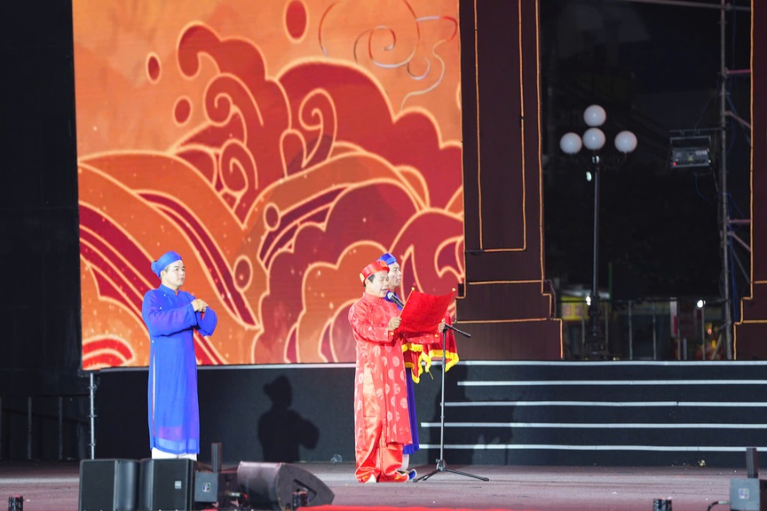 Chủ tịch Quốc hội khởi trống khai Lễ hội mùa thu Côn Sơn - Kiếp Bạc 2025- Ảnh 3. Chủ tịch Quốc hội khởi trống khai Lễ hội mùa thu Côn Sơn - Kiếp Bạc 2025- Ảnh 3.