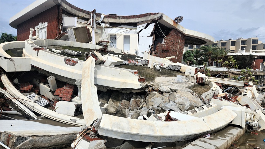 Căn biệt thự thuộc dự án Hoa Tiên Paradise bị ảnh hưởng từ cơn bão số 10. Nguồn ảnh: Báo Thanh niên