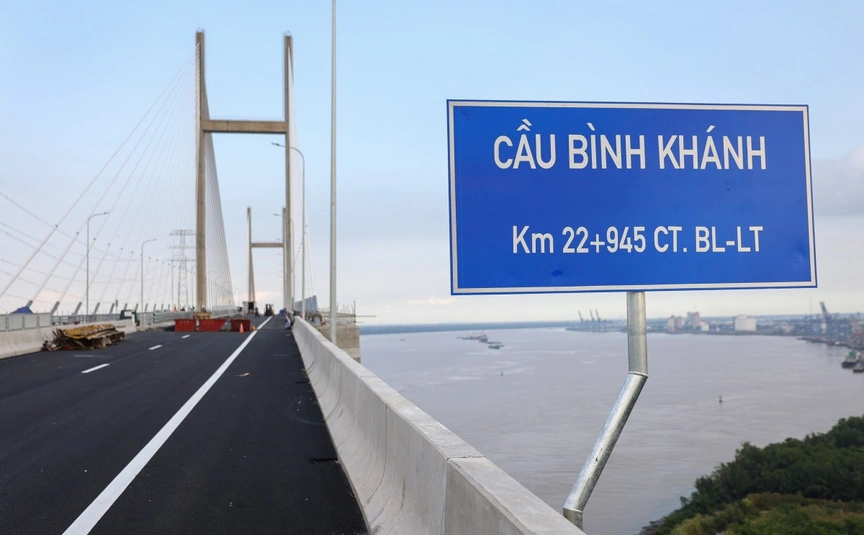 Cầu dây văng có tĩnh không cao nhất Việt Nam đã hoàn thiện, vẫn phải chờ đợi để được thông xe- Ảnh 2. Cầu dây văng có tĩnh không cao nhất Việt Nam đã hoàn thiện, vẫn phải chờ đợi để được thông xe- Ảnh 2.