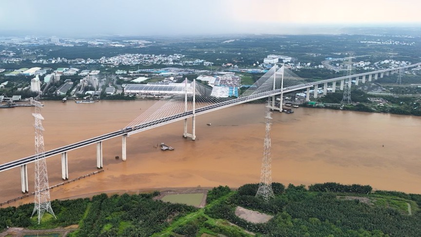 Cầu dây văng có tĩnh không cao nhất Việt Nam đã hoàn thiện, vẫn phải chờ đợi để được thông xe- Ảnh 1. Cầu dây văng có tĩnh không cao nhất Việt Nam đã hoàn thiện, vẫn phải chờ đợi để được thông xe- Ảnh 1.