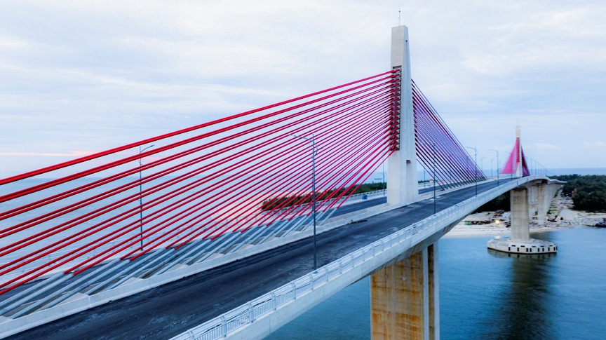 Sắp thông xe cầu vượt biển dài nhất miền Trung, kết thúc hơn 100 năm di chuyển bằng đò của người dân đôi bờ- Ảnh 2. Sắp thông xe cầu vượt biển dài nhất miền Trung, kết thúc hơn 100 năm di chuyển bằng đò của người dân đôi bờ- Ảnh 2.