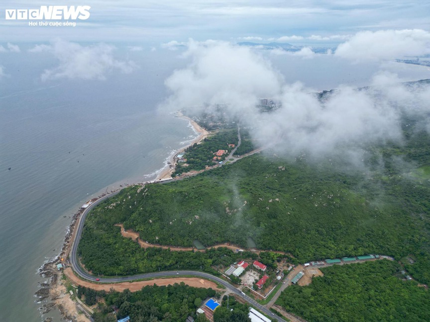 TP giàu nhất Việt Nam sắp hoàn thiện tuyến đường ven biển 7.000 tỷ, nối thông với xứ sở ngàn hoa- Ảnh 4. TP giàu nhất Việt Nam sắp hoàn thiện tuyến đường ven biển 7.000 tỷ, nối thông với xứ sở ngàn hoa- Ảnh 4.