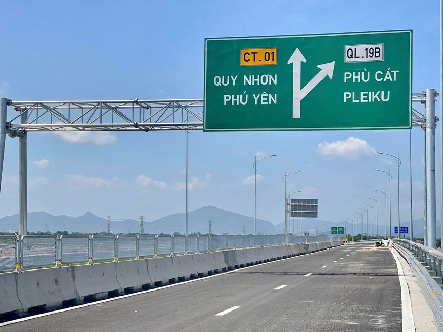 Cao tốc 12.400 tỷ mà Tập đoàn Sơn Hải xin cắm bảng bảo hành 10 năm sắp hoàn thiện- Ảnh 2. Cao tốc 12.400 tỷ mà Tập đoàn Sơn Hải xin cắm bảng bảo hành 10 năm sắp hoàn thiện- Ảnh 2.