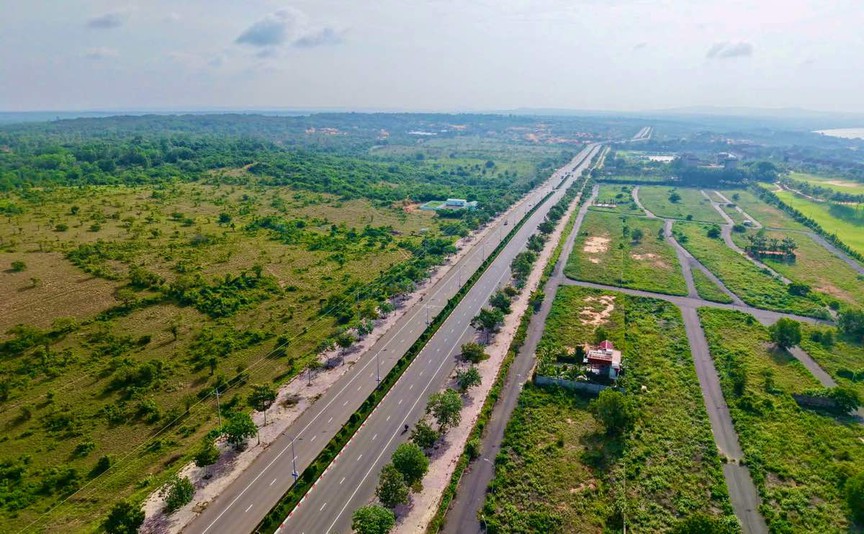 Tuyến đường Võ Nguyên Giáp, tỉnh Lâm Đồng. Nguồn ảnh: Báo Lao Động Tuyến đường Võ Nguyên Giáp, tỉnh Lâm Đồng. Nguồn ảnh: Báo Lao Động