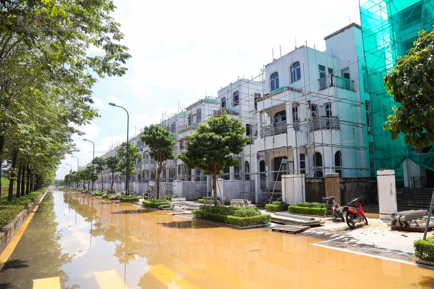 "Khu nhà giàu" Ciputra Hà Nội vẫn như ốc đảo sau hơn 1 ngày tạnh ráo- Ảnh 11. "Khu nhà giàu" Ciputra Hà Nội vẫn như ốc đảo sau hơn 1 ngày tạnh ráo- Ảnh 11.