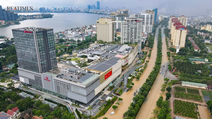 "Khu nhà giàu" Ciputra Hà Nội vẫn như ốc đảo sau hơn 1 ngày tạnh ráo- Ảnh 15. "Khu nhà giàu" Ciputra Hà Nội vẫn như ốc đảo sau hơn 1 ngày tạnh ráo- Ảnh 15.