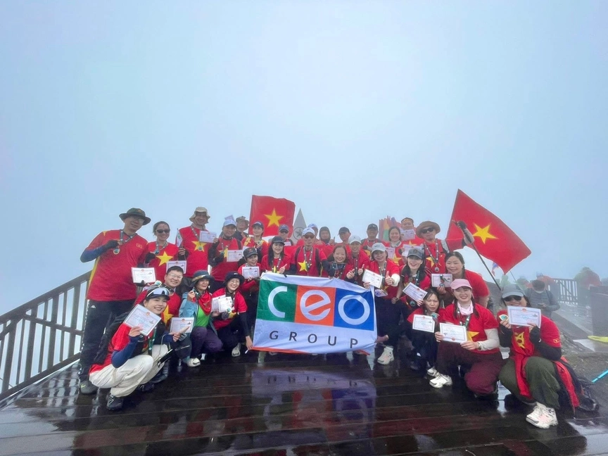 Người CEO Group chinh phục "nóc nhà Đông Dương"- Ảnh 1. Người CEO Group chinh phục "nóc nhà Đông Dương"- Ảnh 1.