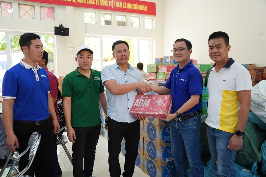 Vinamilk cùng cộng đồng viết tiếp hành trình sẻ chia- Ảnh 11. Vinamilk cùng cộng đồng viết tiếp hành trình sẻ chia- Ảnh 11.