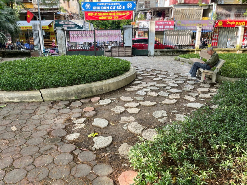 "Khoảng xanh" giữa phố Láng Hạ: Xuống cấp nghiêm trọng, nhiều hạng mục bỏ hoang- Ảnh 7.