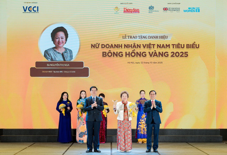 Chủ tịch Tập đoàn BRG lần thứ 6 được vinh danh
TOP 10 “Nữ doanh nhân Việt Nam tiêu biểu - Bông hồng Vàng 2025”- Ảnh 1. Chủ tịch Tập đoàn BRG lần thứ 6 được vinh danh
TOP 10 “Nữ doanh nhân Việt Nam tiêu biểu - Bông hồng Vàng 2025”- Ảnh 1.
