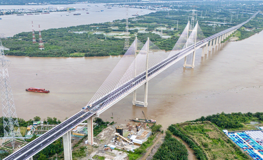 Sắp hoàn thành cây cầu dây văng có tĩnh không cao nhất Việt Nam- Ảnh 1. Sắp hoàn thành cây cầu dây văng có tĩnh không cao nhất Việt Nam- Ảnh 1.