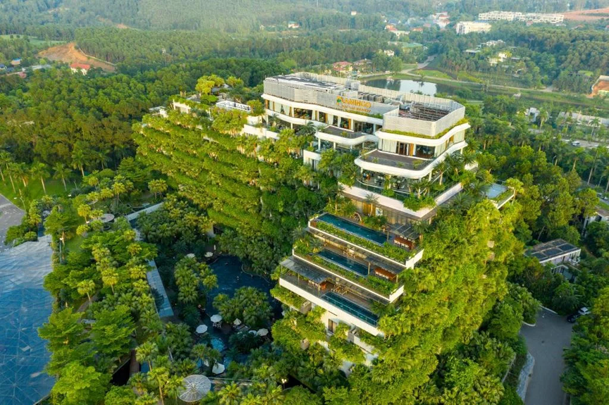 Rừng trên mái: Triết lý tôn trọng thiên nhiên trong kiến trúc độc bản Flamingo Maison 108- Ảnh 1. Rừng trên mái: Triết lý tôn trọng thiên nhiên trong kiến trúc độc bản Flamingo Maison 108- Ảnh 1.