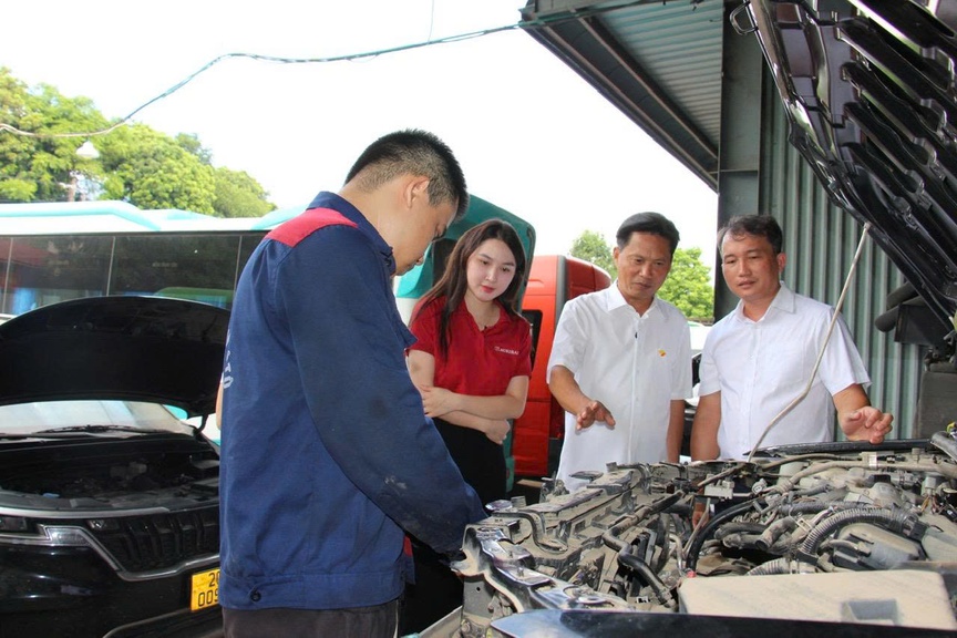 Điểm tựa vững chắc giúp khách hàng vực dậy sản xuất- Ảnh 4. Điểm tựa vững chắc giúp khách hàng vực dậy sản xuất- Ảnh 4.