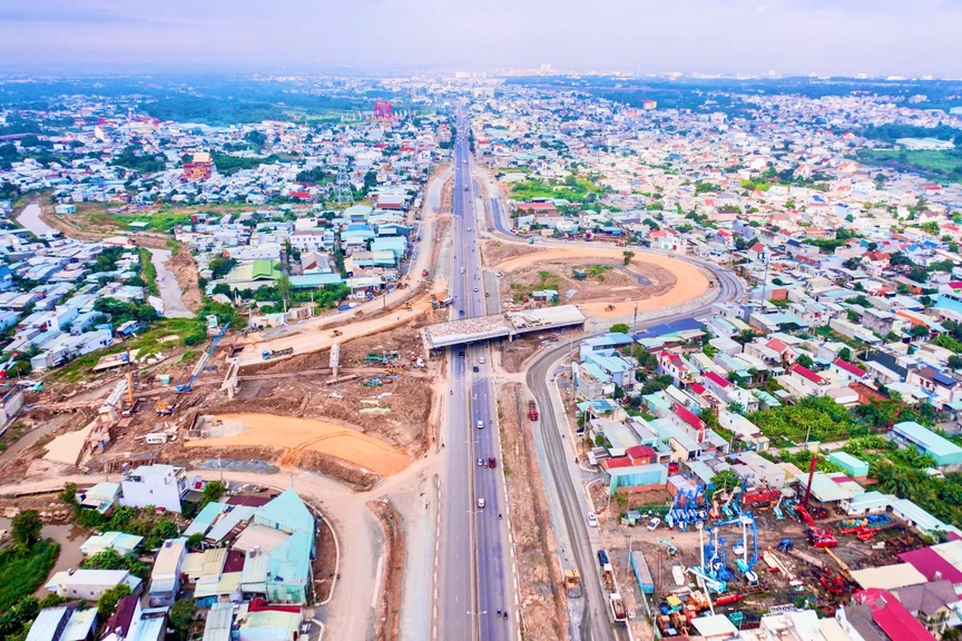 Sắp hoàn thành cao tốc 18.000 tỷ kết nối 2 tỉnh thành giàu có nhất cả nước- Ảnh 1. Sắp hoàn thành cao tốc 18.000 tỷ kết nối 2 tỉnh thành giàu có nhất cả nước- Ảnh 1.