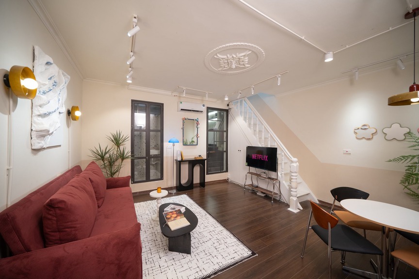 Căn tập thể cũ trong ngõ Phan Đình Phùng ‘lột xác’ thành homestay rực rỡ giữa lòng Hà Nội- Ảnh 2.