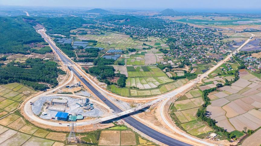 2 tháng nữa, chính thức thông xe toàn tuyến 6 cao tốc huyết mạch Bắc - Nam
- Ảnh 1.