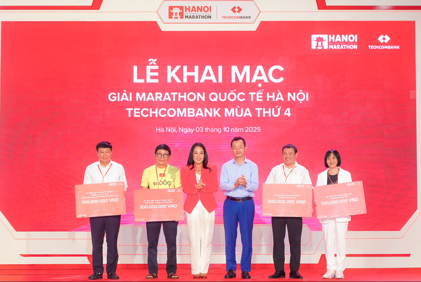 Khai mạc giải Marathon Quốc tế Hà Nội Techcombank mùa thứ 4: Giải chạy biểu trưng của Thủ đô, kết nối cộng đồng, tôn vinh giá trị di sản - văn hóa- Ảnh 2.