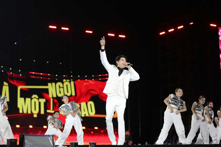 30.000 khán giả "cháy" hết mình tại Hạ Long Concert 2025- Ảnh 5.