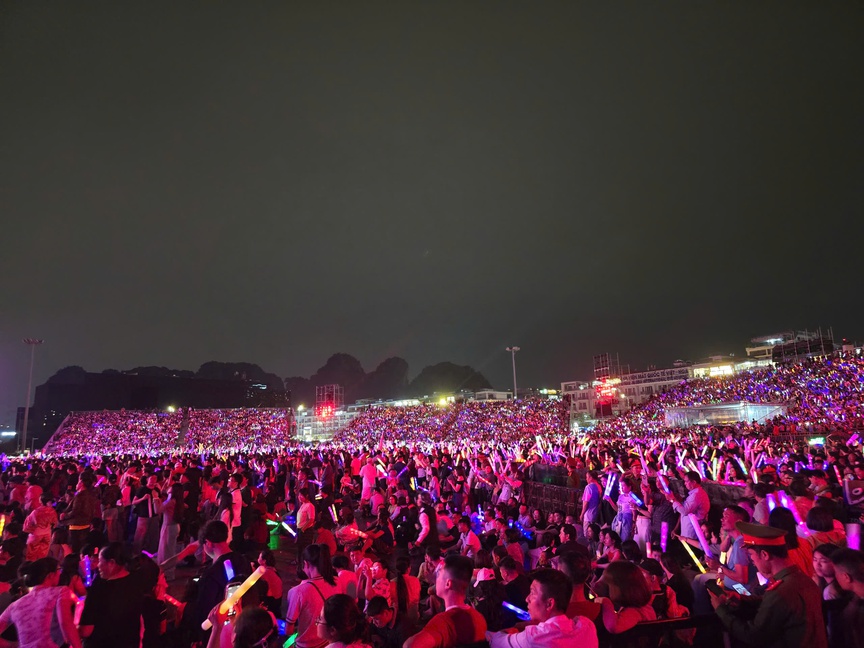 30.000 khán giả "cháy" hết mình tại Hạ Long Concert 2025- Ảnh 2.