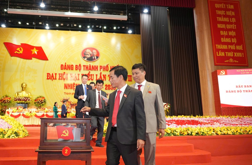 Ông Nguyễn Văn Phương được bầu làm Bí thư Thành ủy Huế nhiệm kỳ 2025 - 2030- Ảnh 1.