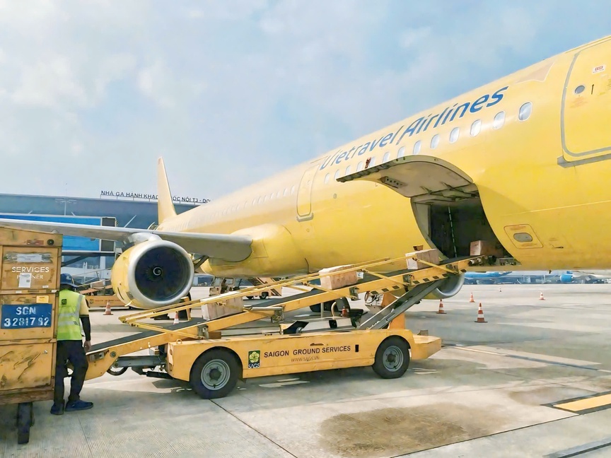 Vietravel Airlines tích cực triển khai chương trình hướng về miền Trung- Ảnh 1.