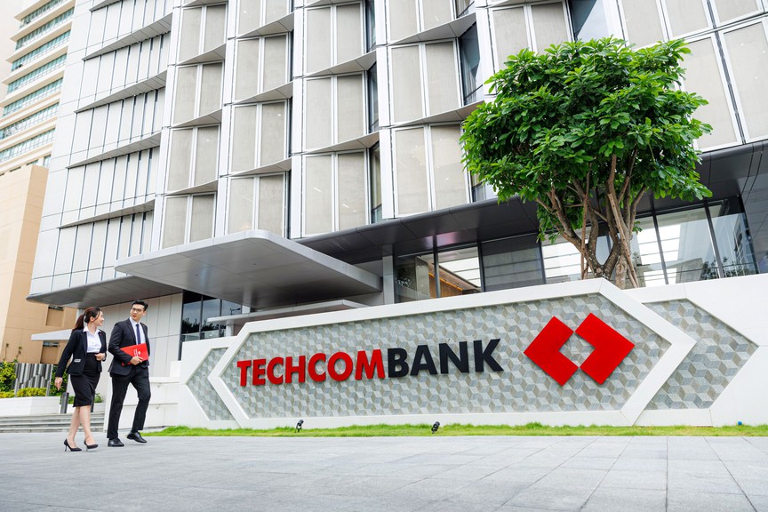 Techcombank secures higher rating from both Fitch Ratings and S&P Global- Ảnh 1.