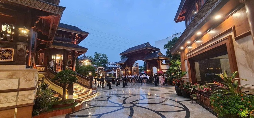 Căn biệt phủ 4.000m2 giữa lòng TP của vợ chồng Mailisa: Mất 5 năm xây dựng, toàn bằng gỗ quý với nội thất xa hoa đắt đỏ- Ảnh 1.