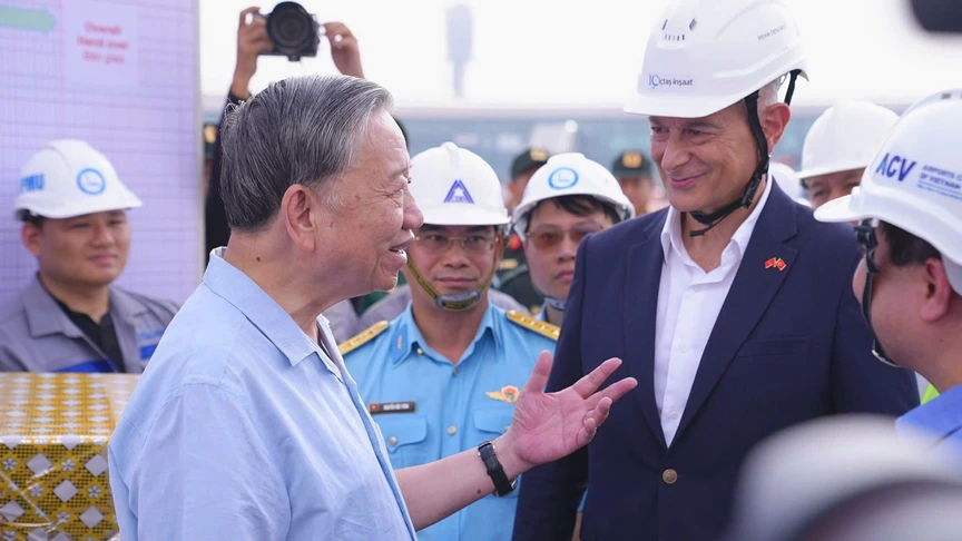 NÓNG: Trước dấu mốc lịch sử, Tổng Bí thư Tô Lâm tới thăm và kiểm tra đại công trường sân bay lớn nhất Việt Nam- Ảnh 2.