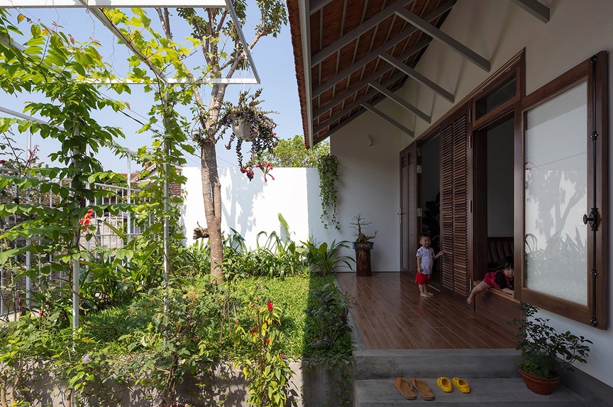 Độc đáo căn nhà 3 gian đương đại: Mang đậm tinh thần nhà Việt truyền thống giữa làng quê- Ảnh 3. Độc đáo căn nhà 3 gian đương đại: Mang đậm tinh thần nhà Việt truyền thống giữa làng quê- Ảnh 3.