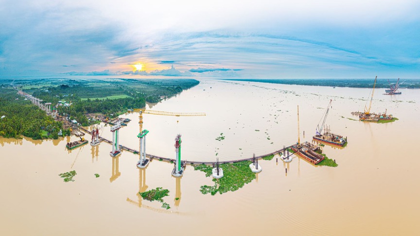 Cầu dây văng lớn thứ 2 Việt Nam có bóng dáng của Đèo Cả nỗ lực về đích- Ảnh 2. Cầu dây văng lớn thứ 2 Việt Nam có bóng dáng của Đèo Cả nỗ lực về đích- Ảnh 2.