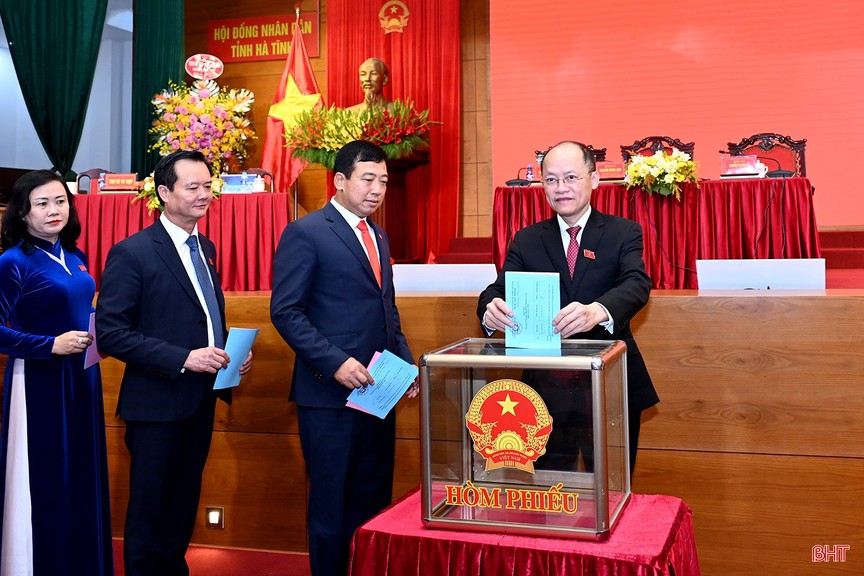 Ông Phan Thiên Định được bầu giữ chức Chủ tịch UBND tỉnh Hà Tĩnh- Ảnh 1. Ông Phan Thiên Định được bầu giữ chức Chủ tịch UBND tỉnh Hà Tĩnh- Ảnh 1.