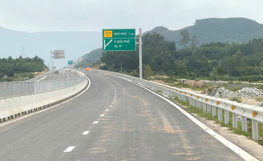 Sắp hoàn thành hầm đường bộ dài nhất tuyến cao tốc Bắc - Nam phía Đông do liên danh Đèo Cả thực hiện- Ảnh 2.